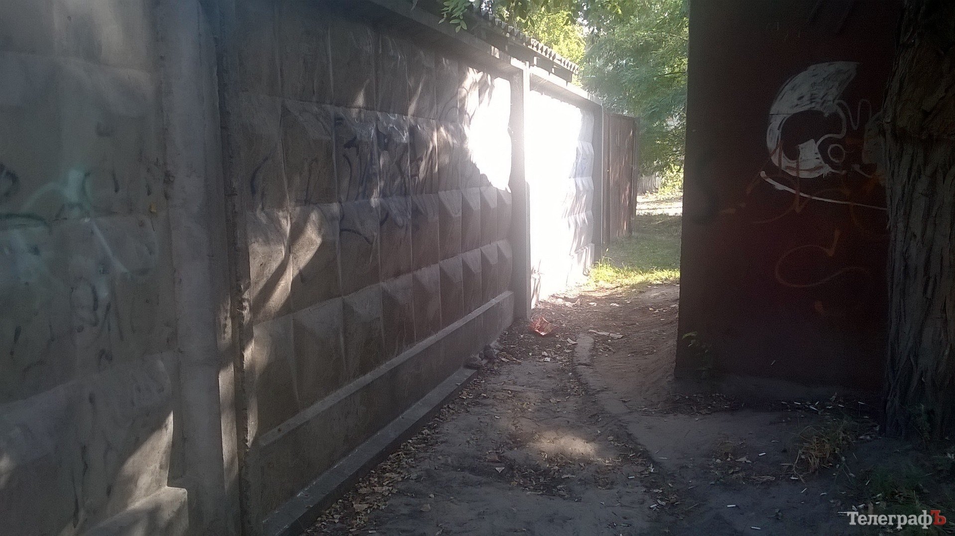 Забор преткновения: жители Раковки воюют за нормальный подъезд к дому Забор преткновения: жители Раковки воюют за нормальный подъезд к дому