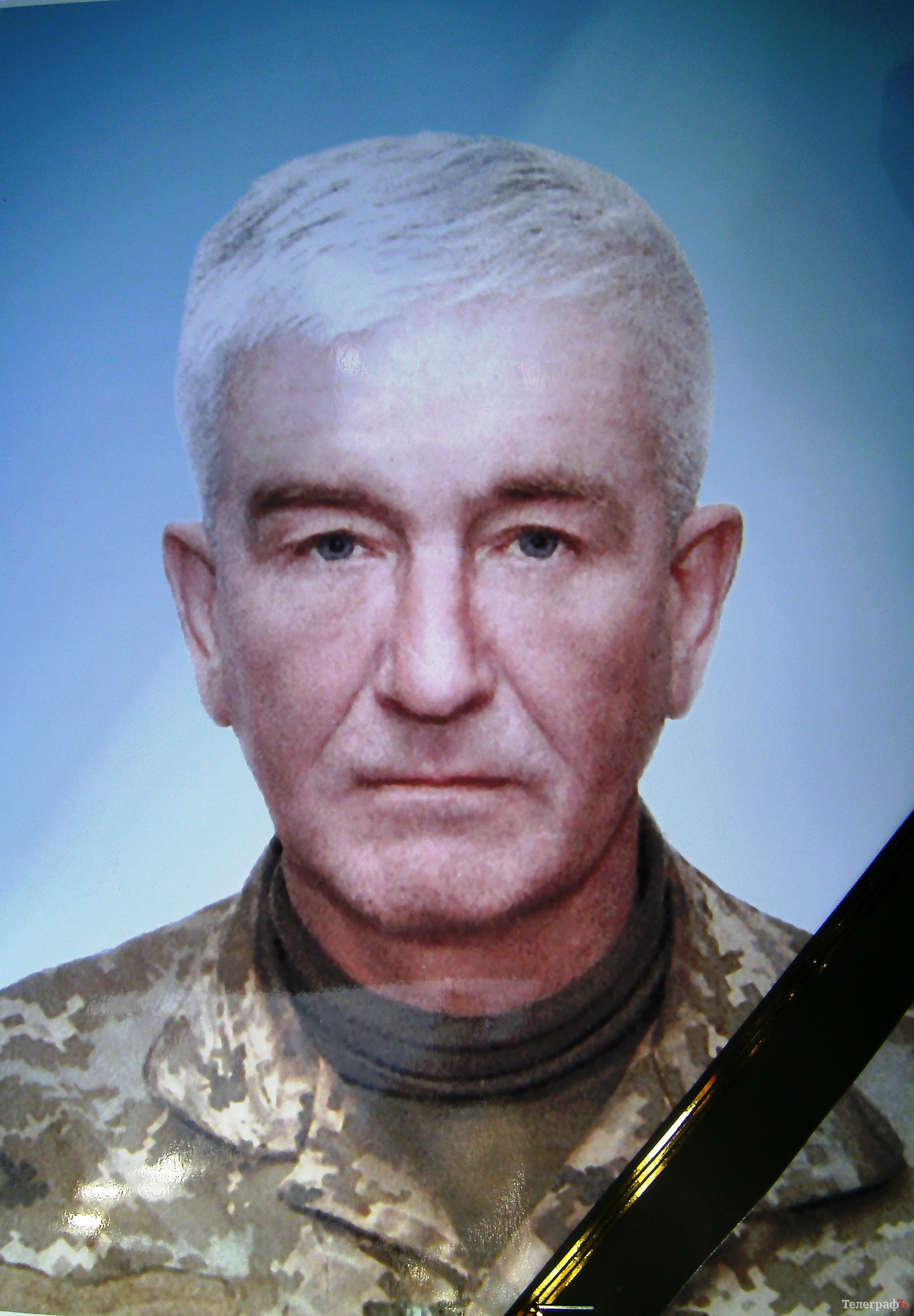 Кременчужани попрощалися з вбитим у частині бійцем Олександром Осіповим Кременчужани попрощалися з вбитим у частині бійцем Олександром Осіповим