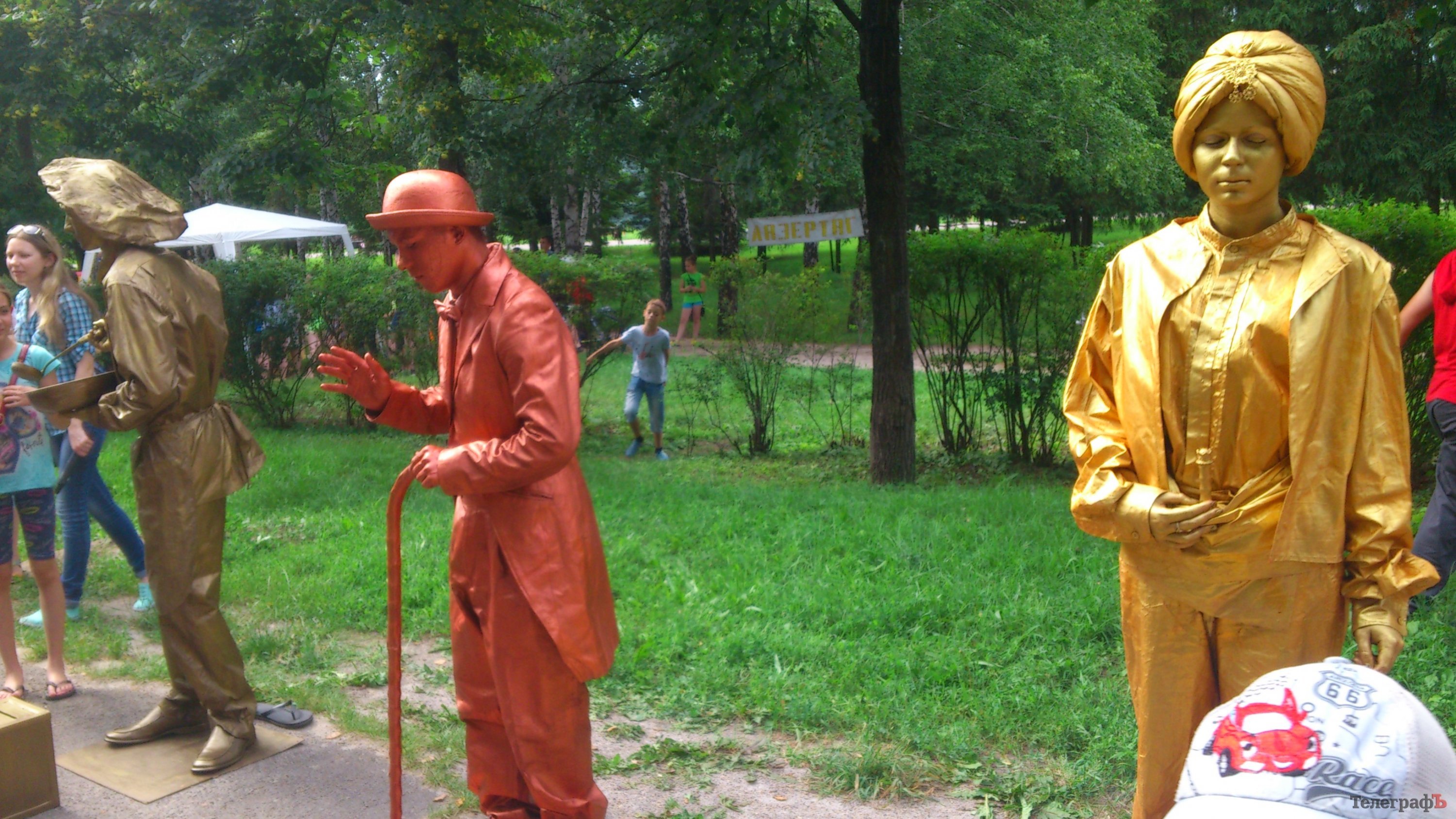 Кременчужане научились ковать подковы, делать вручную посуду и рисовать на воде Кременчужане научились ковать подковы, делать вручную посуду и рисовать на воде