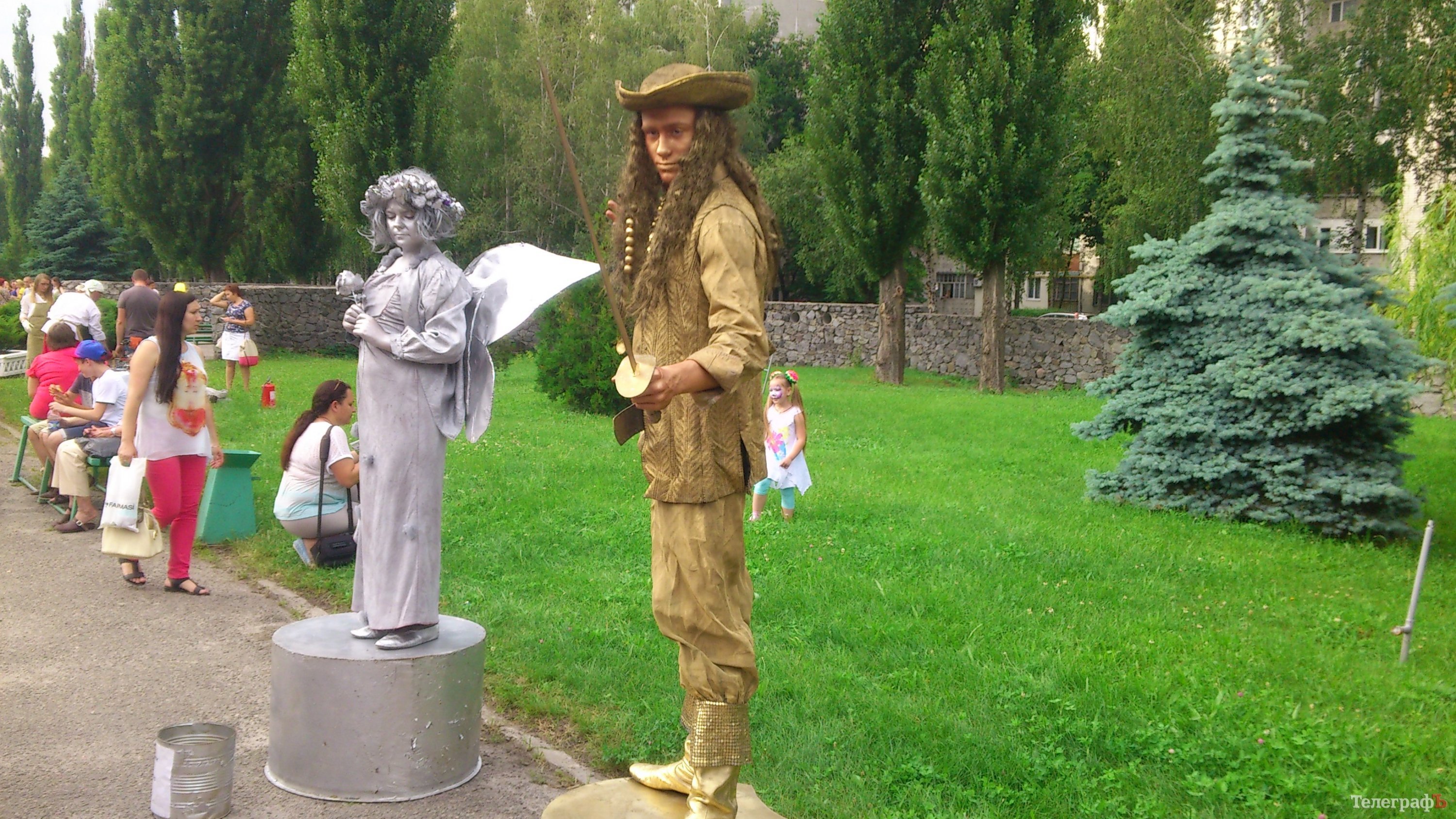 Кременчужане научились ковать подковы, делать вручную посуду и рисовать на воде Кременчужане научились ковать подковы, делать вручную посуду и рисовать на воде