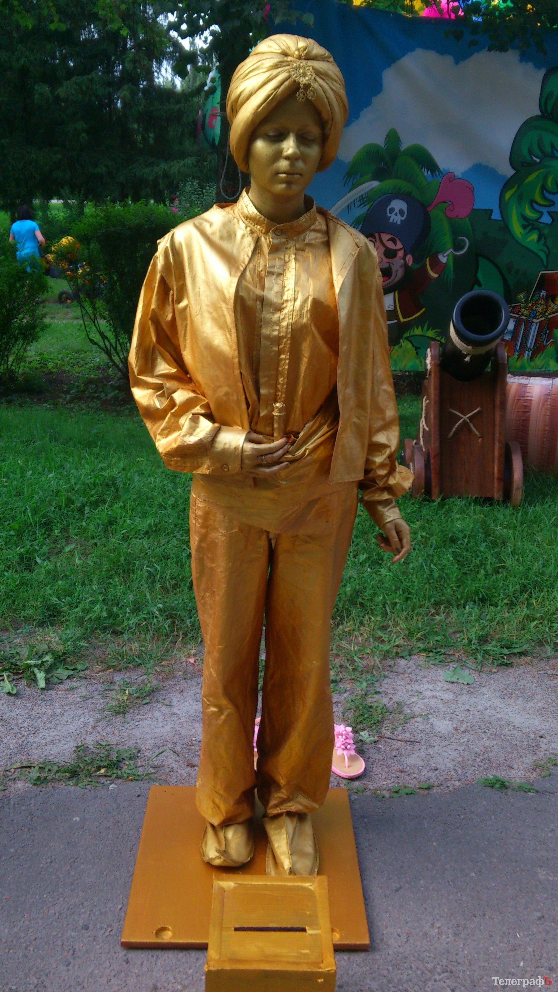 Кременчужане научились ковать подковы, делать вручную посуду и рисовать на воде Кременчужане научились ковать подковы, делать вручную посуду и рисовать на воде