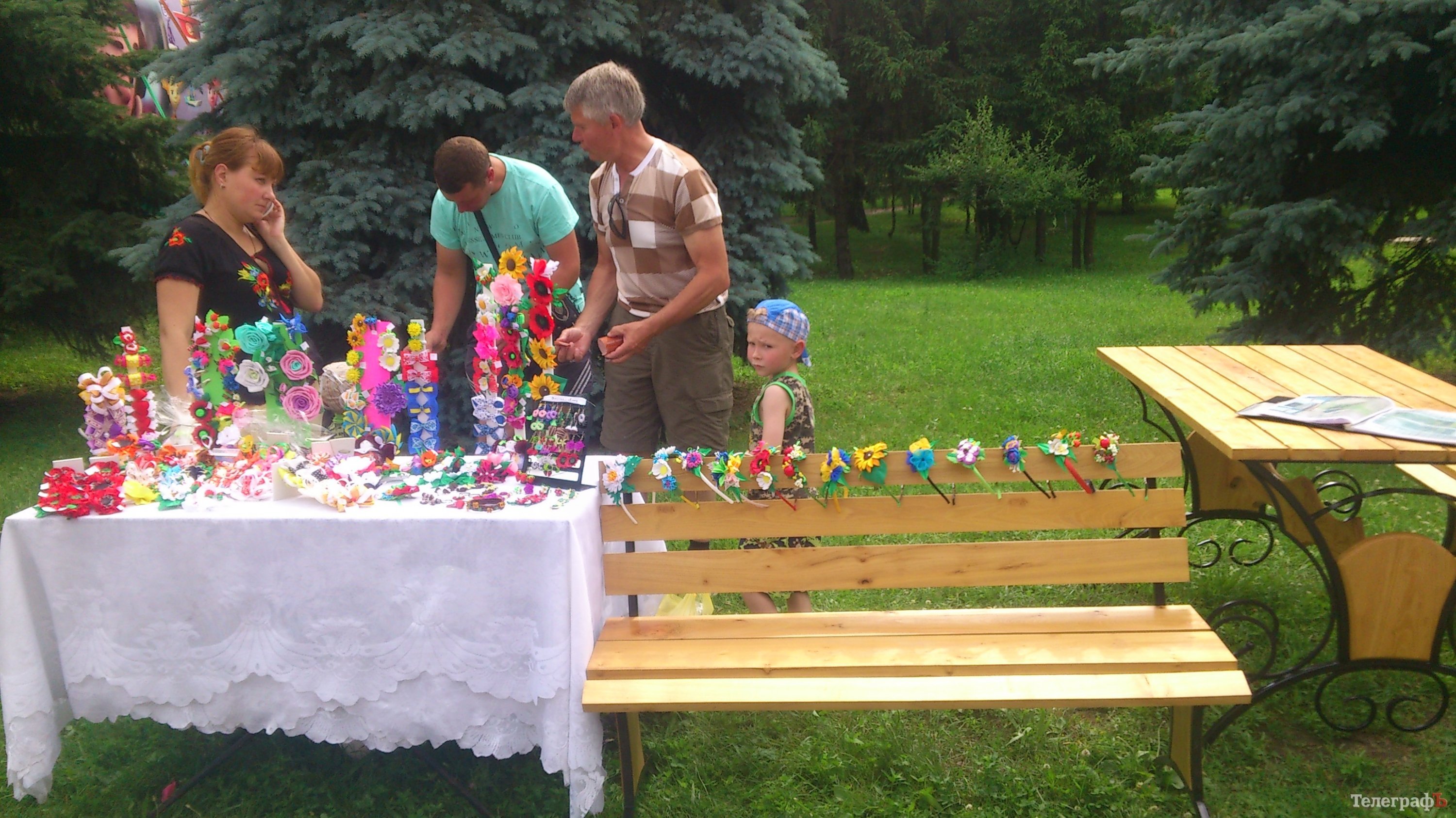 Кременчужане научились ковать подковы, делать вручную посуду и рисовать на воде Кременчужане научились ковать подковы, делать вручную посуду и рисовать на воде