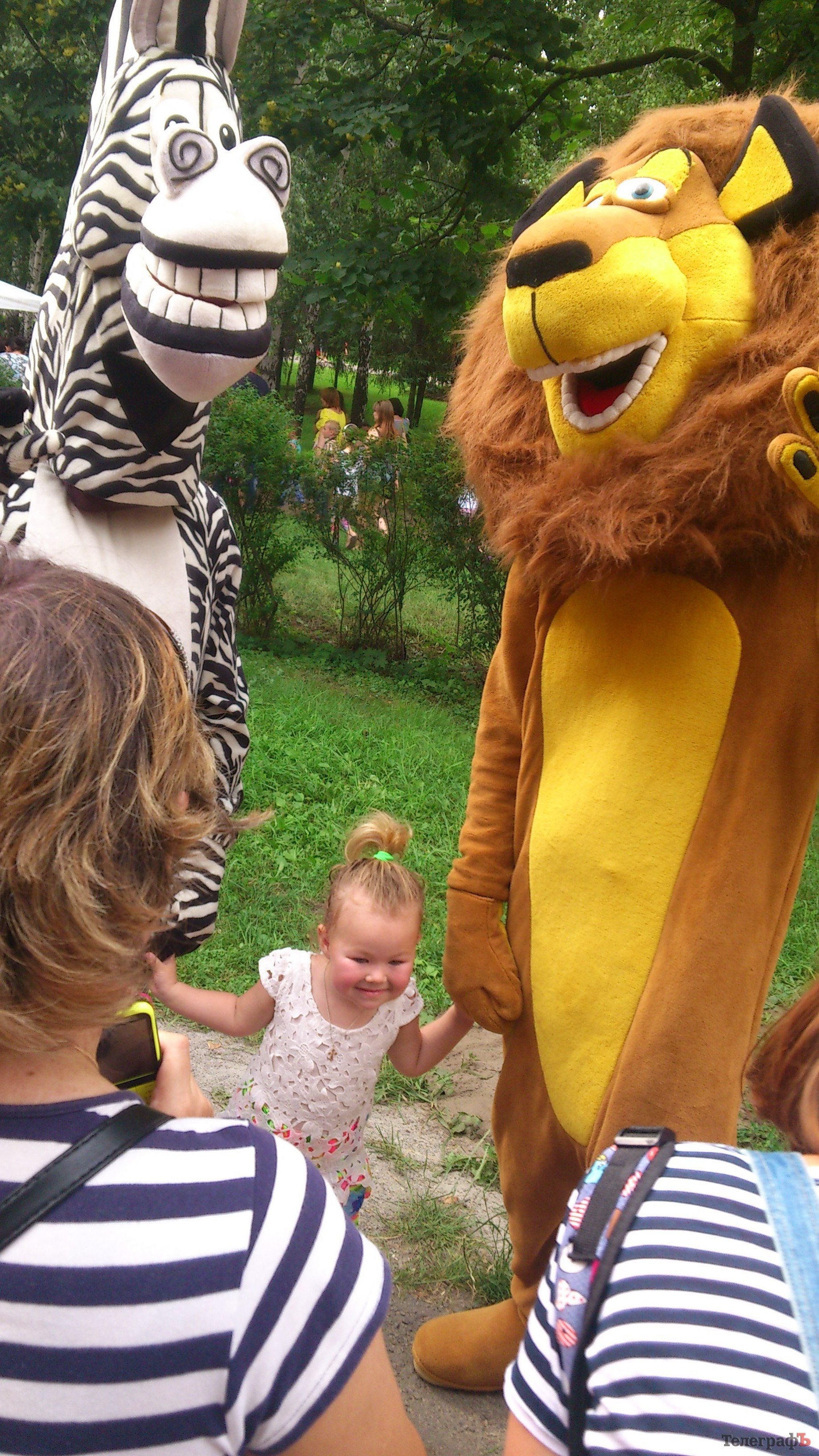 Кременчужане научились ковать подковы, делать вручную посуду и рисовать на воде Кременчужане научились ковать подковы, делать вручную посуду и рисовать на воде