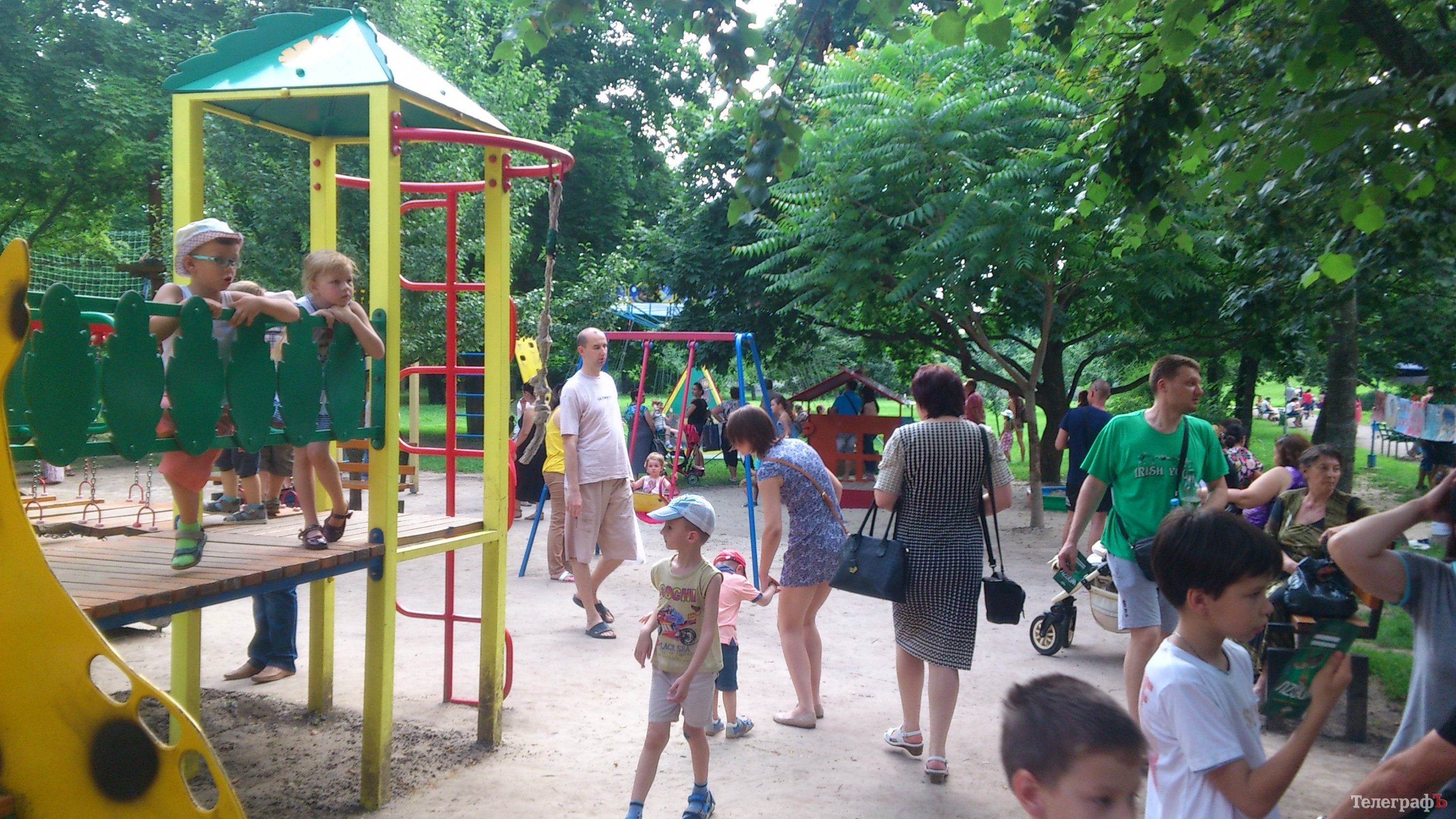 Кременчужане научились ковать подковы, делать вручную посуду и рисовать на воде Кременчужане научились ковать подковы, делать вручную посуду и рисовать на воде