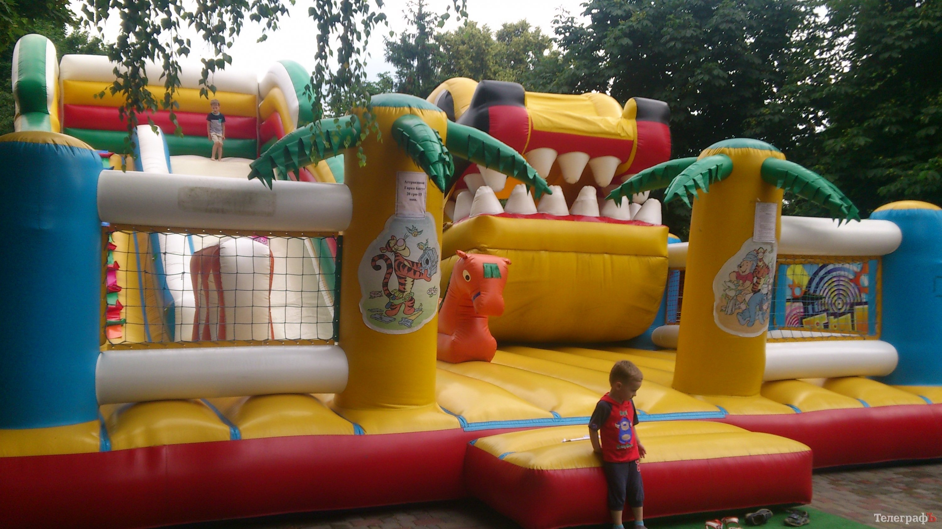 Кременчужане научились ковать подковы, делать вручную посуду и рисовать на воде Кременчужане научились ковать подковы, делать вручную посуду и рисовать на воде