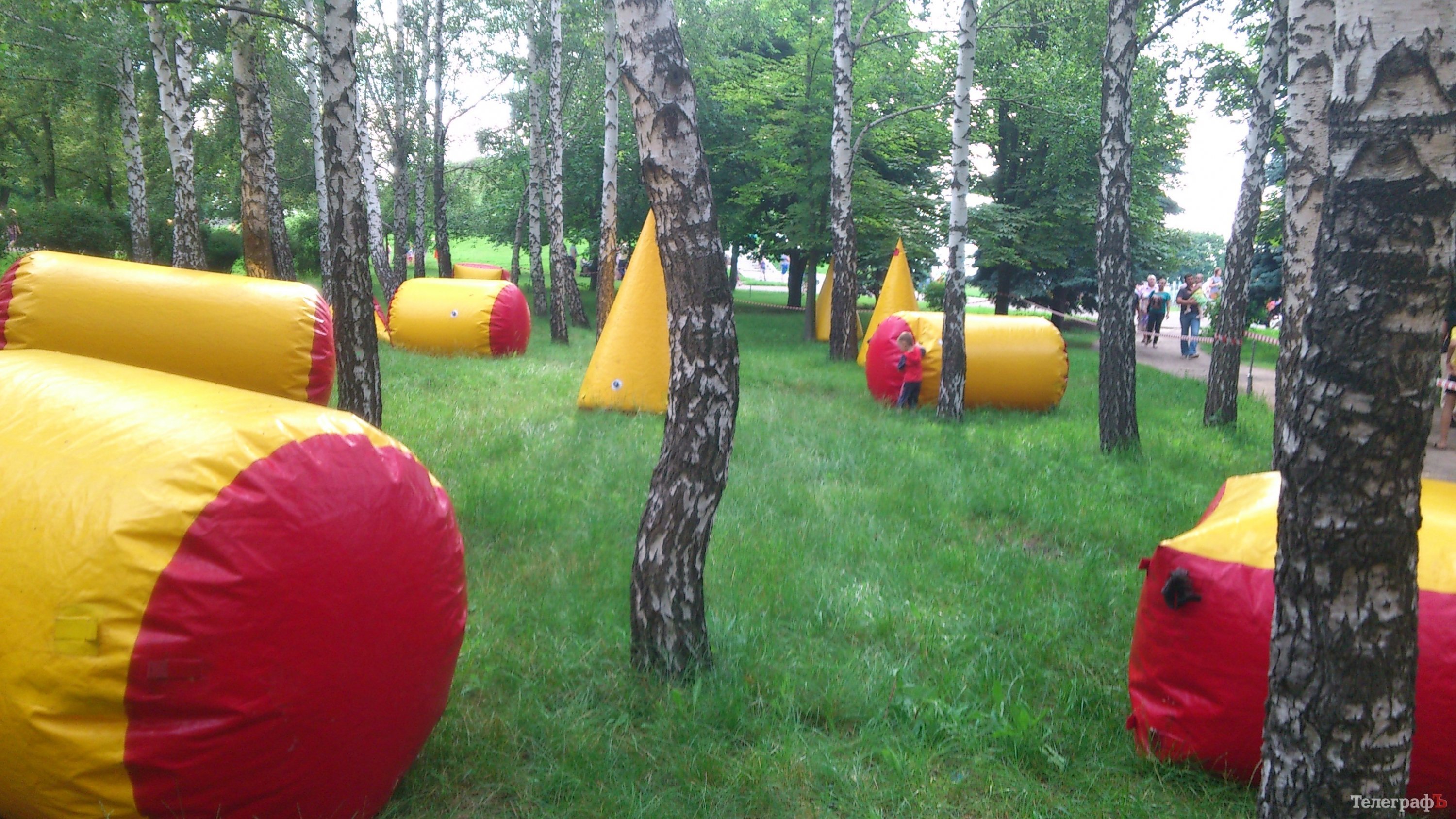 Кременчужане научились ковать подковы, делать вручную посуду и рисовать на воде Кременчужане научились ковать подковы, делать вручную посуду и рисовать на воде