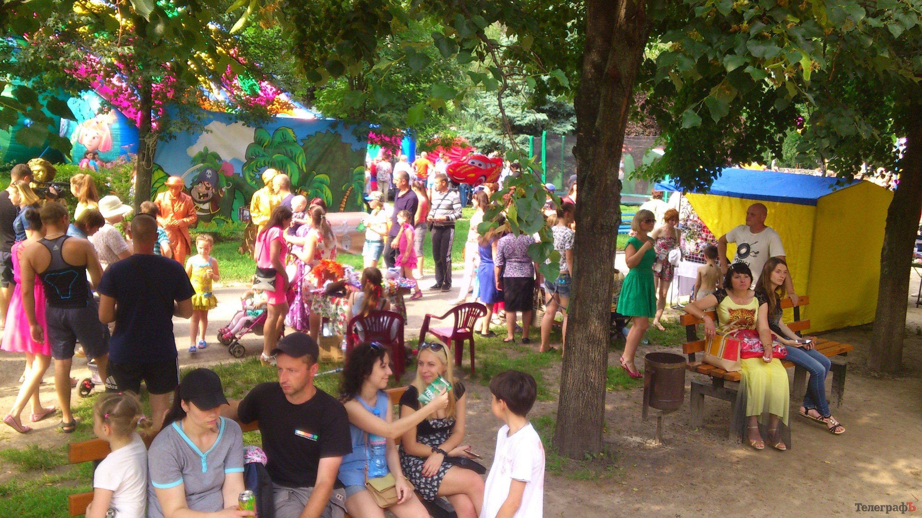 Кременчужане научились ковать подковы, делать вручную посуду и рисовать на воде Кременчужане научились ковать подковы, делать вручную посуду и рисовать на воде