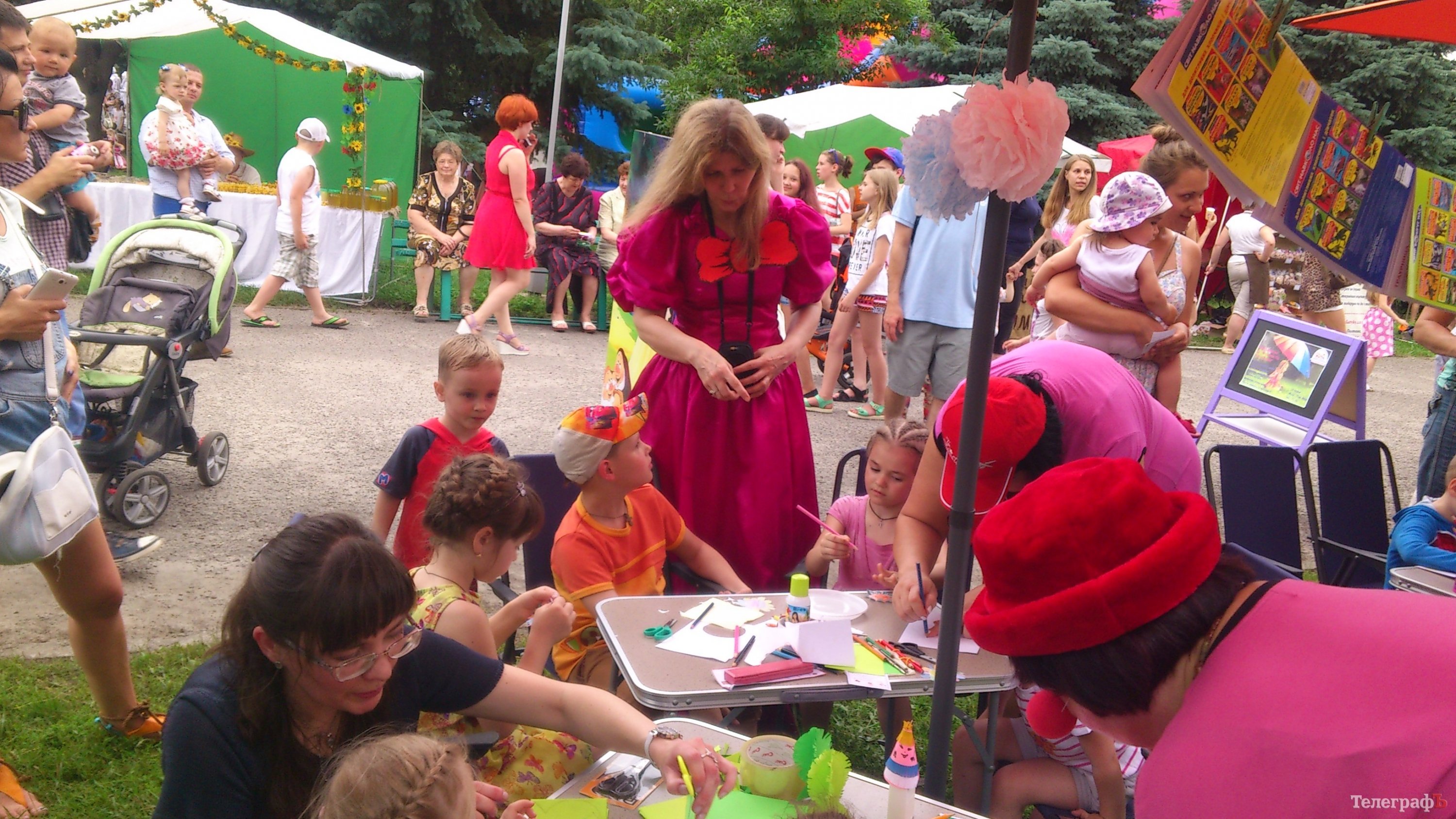 Кременчужане научились ковать подковы, делать вручную посуду и рисовать на воде Кременчужане научились ковать подковы, делать вручную посуду и рисовать на воде