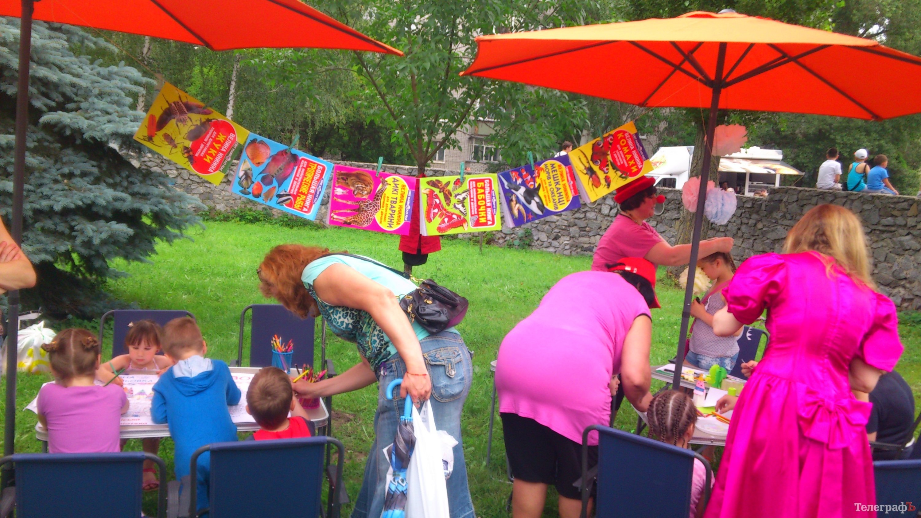 Кременчужане научились ковать подковы, делать вручную посуду и рисовать на воде Кременчужане научились ковать подковы, делать вручную посуду и рисовать на воде