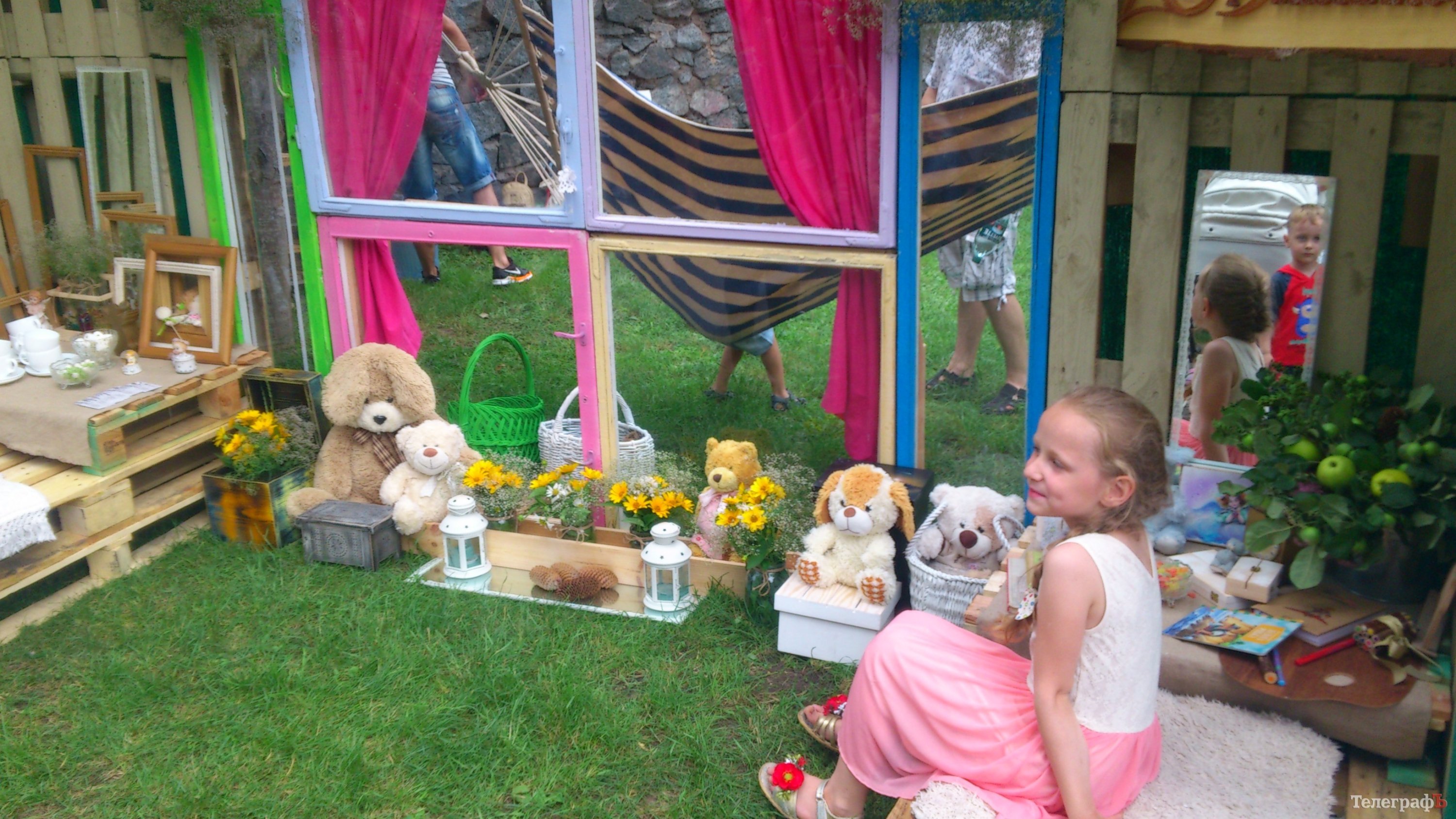 Кременчужане научились ковать подковы, делать вручную посуду и рисовать на воде Кременчужане научились ковать подковы, делать вручную посуду и рисовать на воде