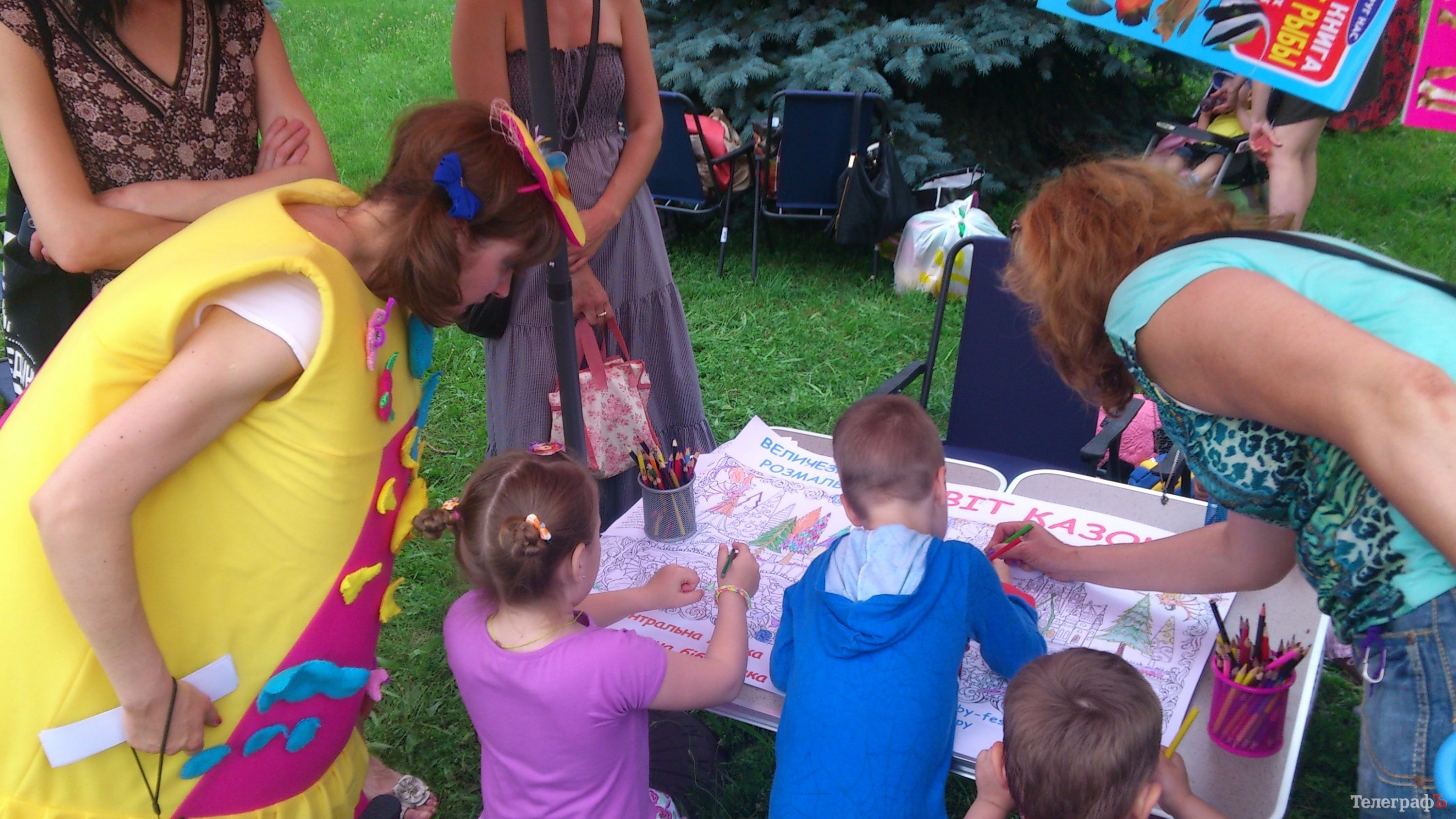 Кременчужане научились ковать подковы, делать вручную посуду и рисовать на воде Кременчужане научились ковать подковы, делать вручную посуду и рисовать на воде