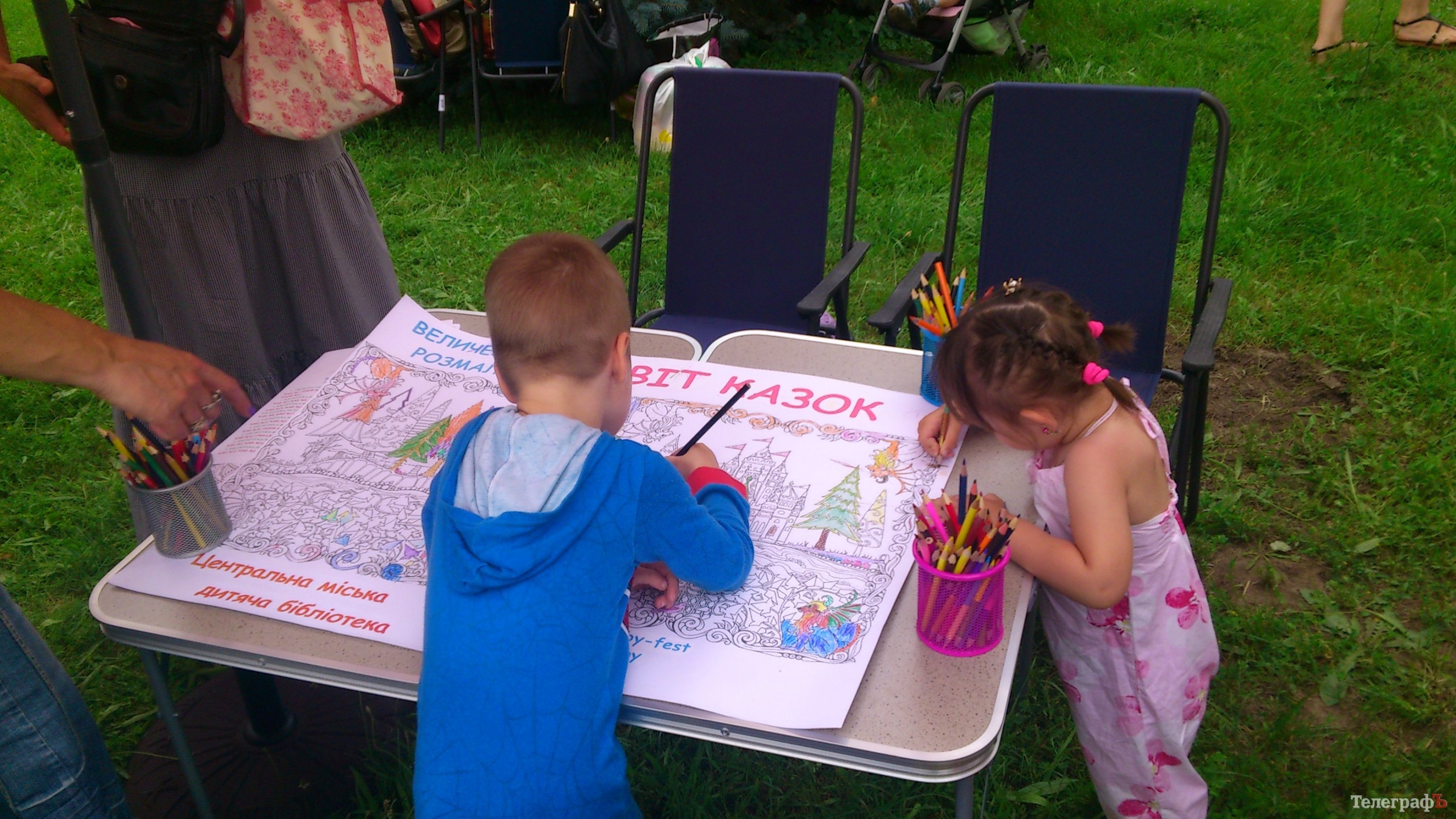 Кременчужане научились ковать подковы, делать вручную посуду и рисовать на воде Кременчужане научились ковать подковы, делать вручную посуду и рисовать на воде