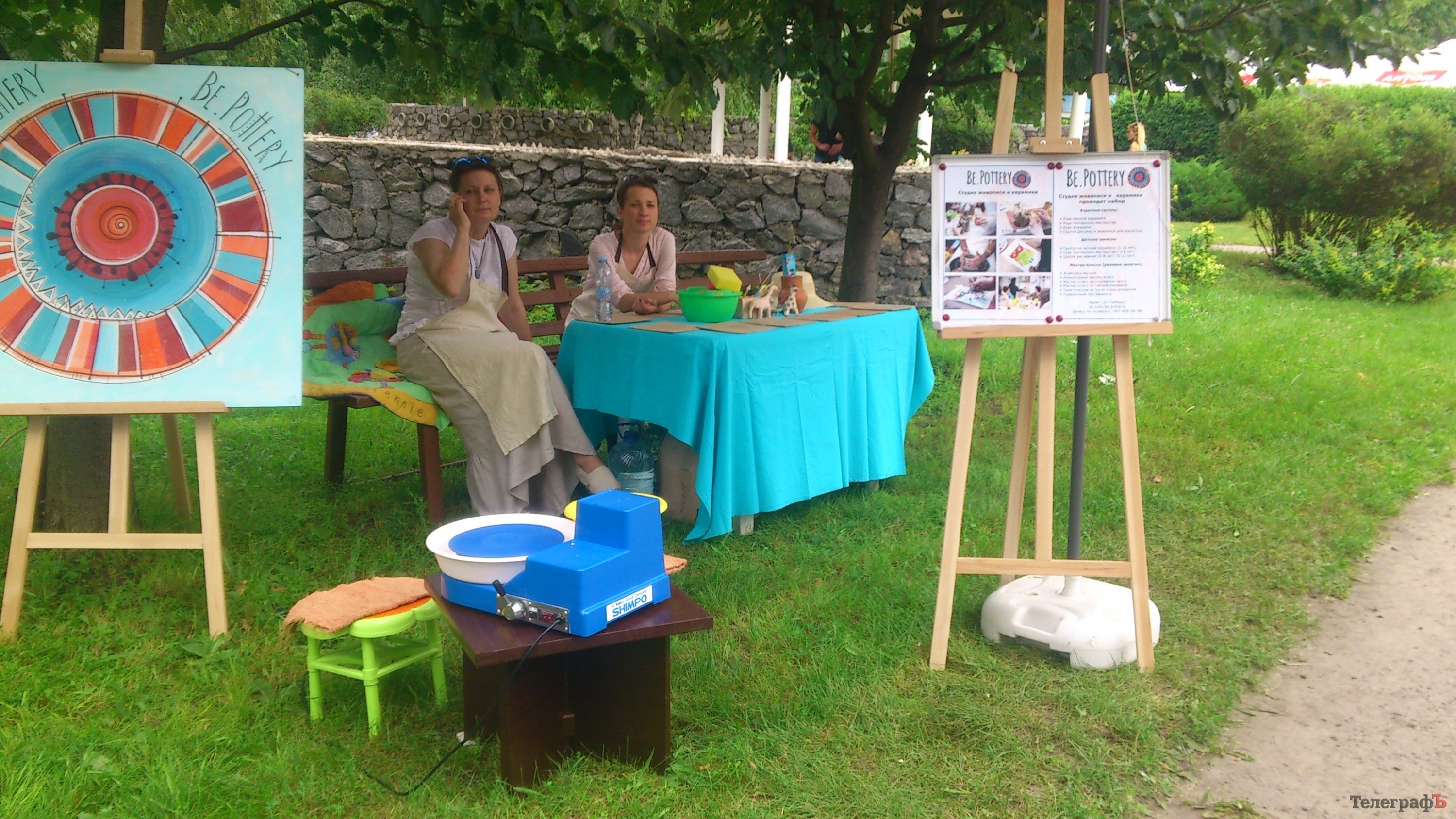 Кременчужане научились ковать подковы, делать вручную посуду и рисовать на воде Кременчужане научились ковать подковы, делать вручную посуду и рисовать на воде