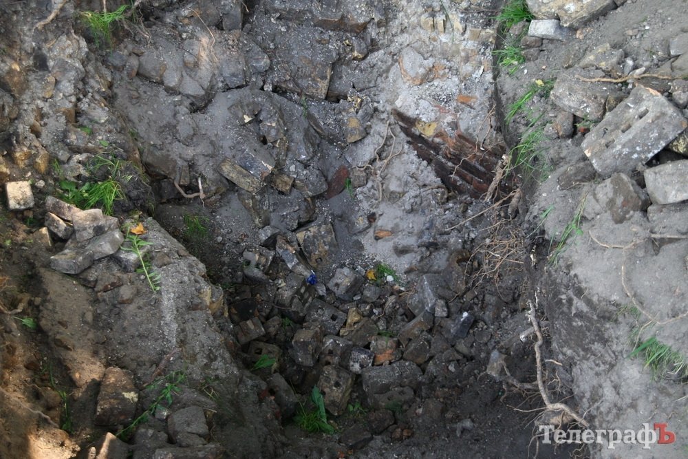 В кременчугском парке нашли остатки дома конца XIX века В кременчугском парке нашли остатки дома конца XIX века