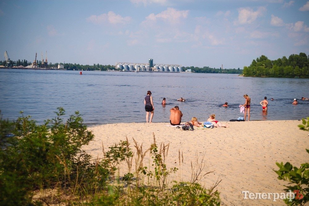 Купальный сезон-2016: Центральный пляж превращается в болото Купальный сезон-2016: Центральный пляж превращается в болото