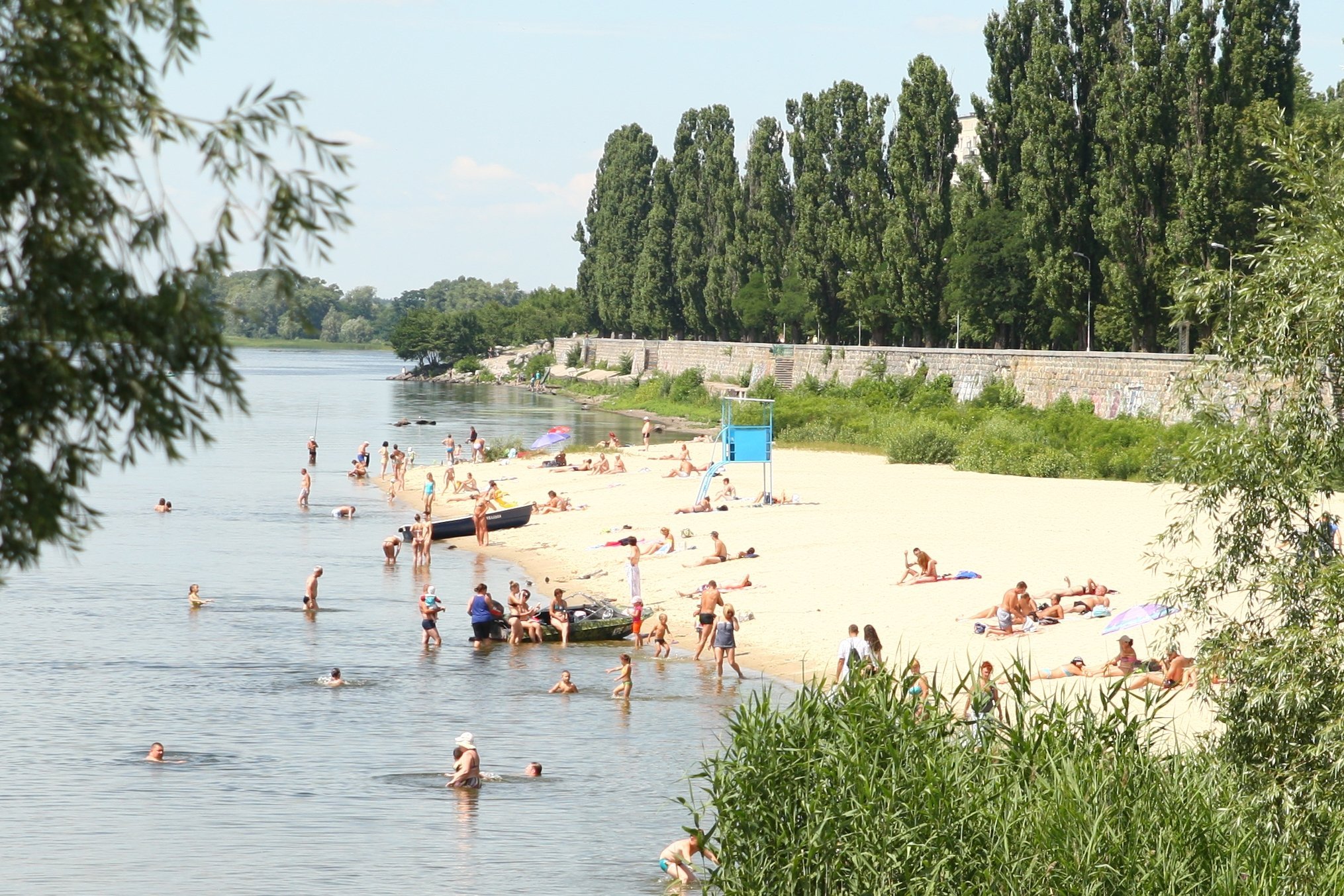 Купальный сезон-2016: Центральный пляж превращается в болото Купальный сезон-2016: Центральный пляж превращается в болото