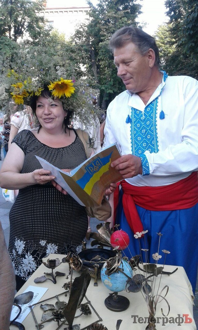Кременчук зустрічав Купальську ніч танцями, піснями та плетінням вінків Кременчук зустрічав Купальську ніч танцями, піснями та плетінням вінків