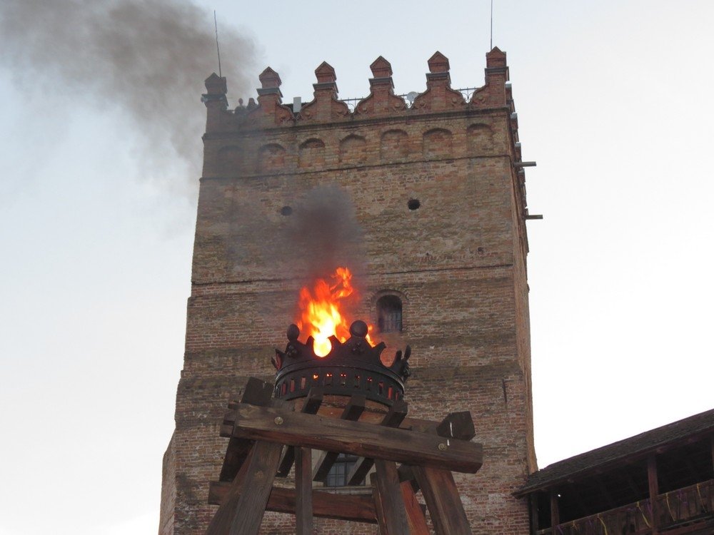 Кременчужани провели ніч у вогняному Луцькому замку Кременчужани провели ніч у вогняному Луцькому замку