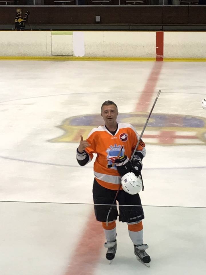 З Барселони ветерани хокейного клубу «Кременчук» привезли Кубок Фенікса З Барселони ветерани хокейного клубу «Кременчук» привезли Кубок Фенікса