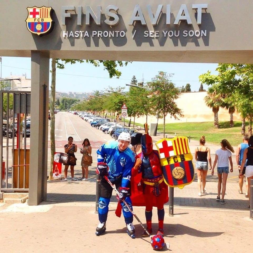 З Барселони ветерани хокейного клубу «Кременчук» привезли Кубок Фенікса З Барселони ветерани хокейного клубу «Кременчук» привезли Кубок Фенікса