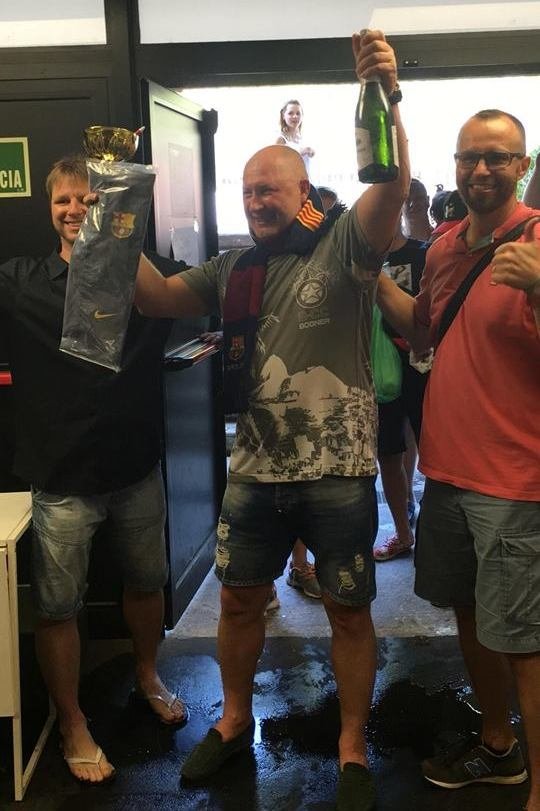 З Барселони ветерани хокейного клубу «Кременчук» привезли Кубок Фенікса З Барселони ветерани хокейного клубу «Кременчук» привезли Кубок Фенікса