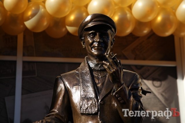 Безникотиновое детство в Кременчуге: у Остапа Бендера забрали сигарету Безникотиновое детство в Кременчуге: у Остапа Бендера забрали сигарету