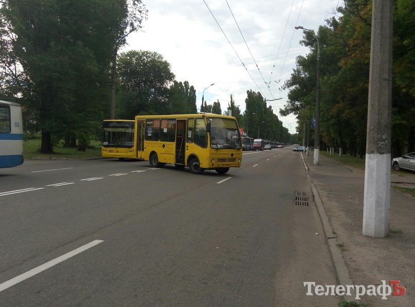 Люди против вони: кременчужане все-таки перекрыли дорогу на Молодежном Люди против вони: кременчужане все-таки перекрыли дорогу на Молодежном