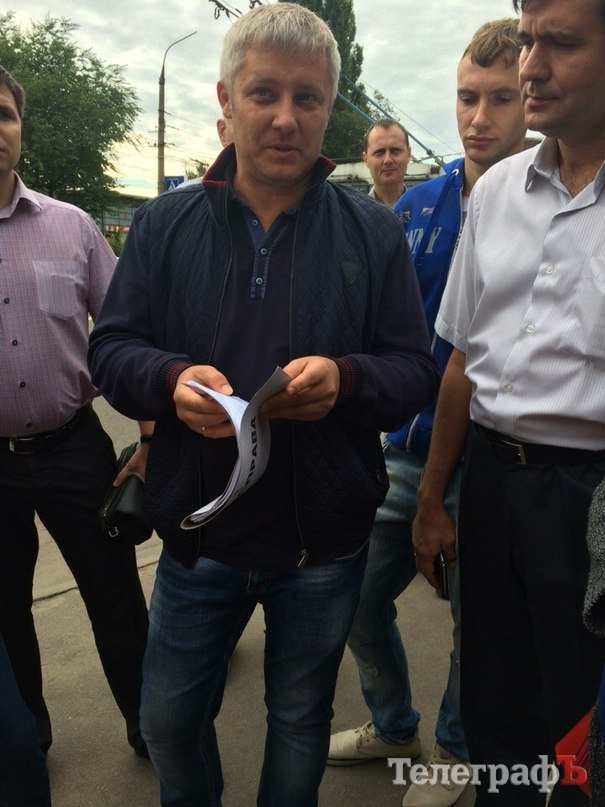 Люди против вони: кременчужане все-таки перекрыли дорогу на Молодежном Люди против вони: кременчужане все-таки перекрыли дорогу на Молодежном