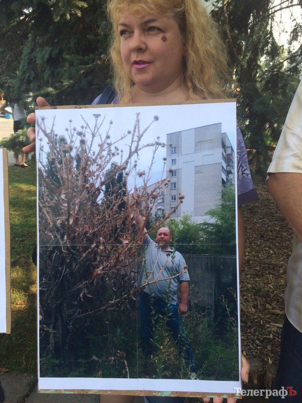 Под мэрией Кременчуга митинг. Люди кричат «Ганьба!» Под мэрией Кременчуга митинг. Люди кричат «Ганьба!»