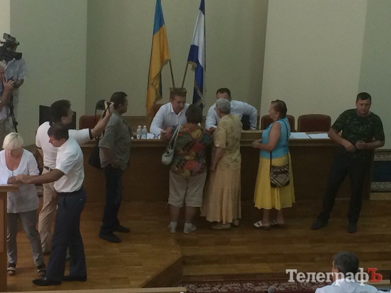 Сессия Кременчугского горсовета 26 июля. Под лозунгом борьбы с тарифами и вонью Сессия Кременчугского горсовета 26 июля. Под лозунгом борьбы с тарифами и вонью