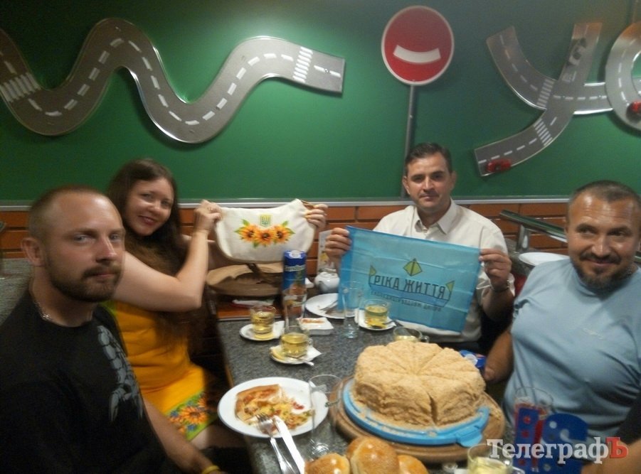 Через Кременчуг прошла уникальная экспедиция «Река жизни» Через Кременчуг прошла уникальная экспедиция «Река жизни»