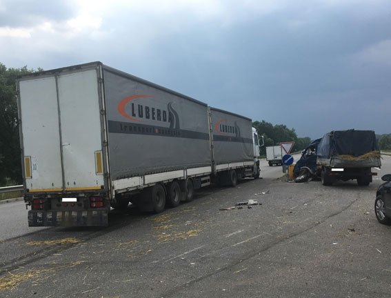 В районе Решетиловки ДТП: 1 человек погиб, двое детей в коме В районе Решетиловки ДТП: 1 человек погиб, двое детей в коме