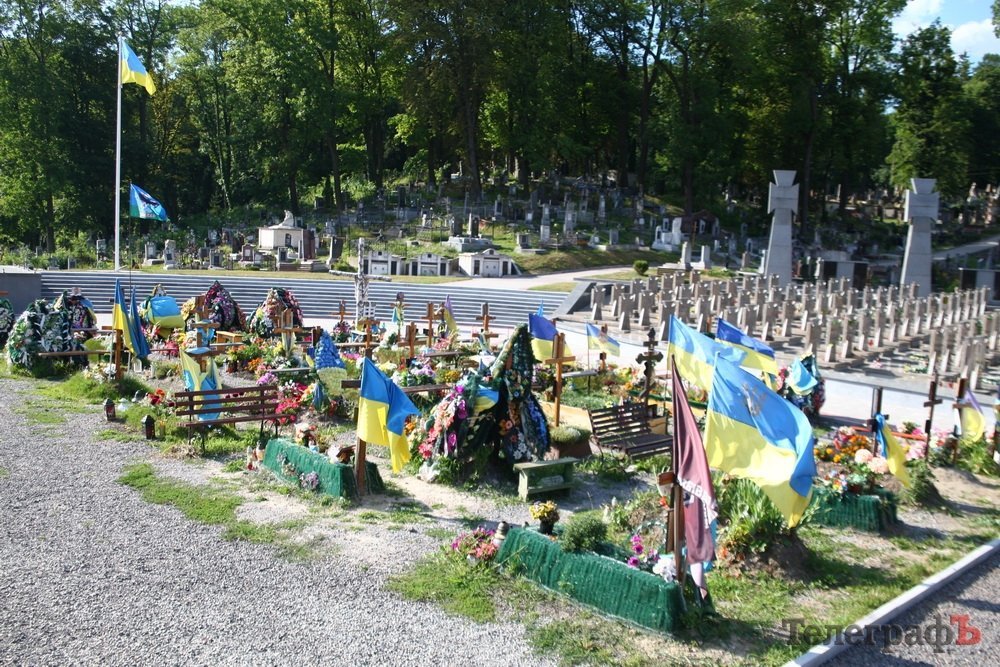 Всі на морі, а ми – на цвинтарі: Личаківське кладовище – місце, де час зупинився Всі на морі, а ми – на цвинтарі: Личаківське кладовище – місце, де час зупинився