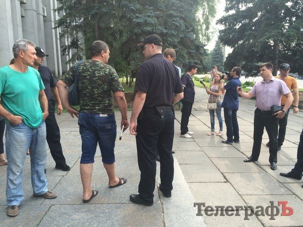 В Кременчуге на конкурсный комитет по пассажирским перевозкам вызвали полицию В Кременчуге на конкурсный комитет по пассажирским перевозкам вызвали полицию