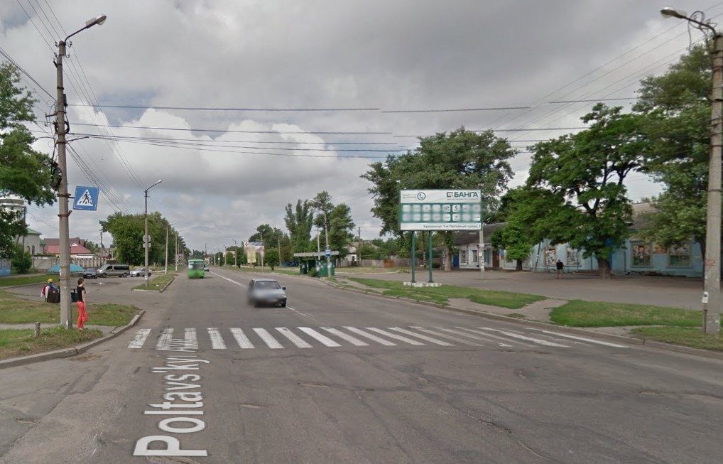 Из-за припаркованного у перехода авто чуть не сбили кременчужанку Из-за припаркованного у перехода авто чуть не сбили кременчужанку