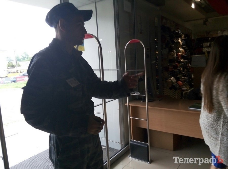 Магазинный досмотр в Кременчуге: как записывают в воры всех и каждого Магазинный досмотр в Кременчуге: как записывают в воры всех и каждого