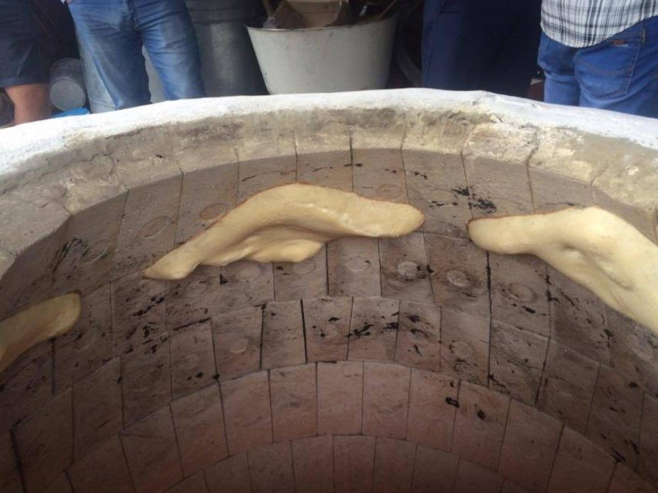 Як Малецький хліб у тандирі пік Як Малецький хліб у тандирі пік