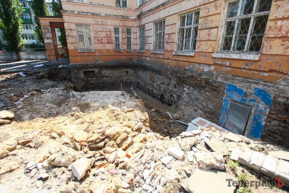 В Кременчуге начали реконструкцию бывшей школы под Центр админуслуг В Кременчуге начали реконструкцию бывшей школы под Центр админуслуг