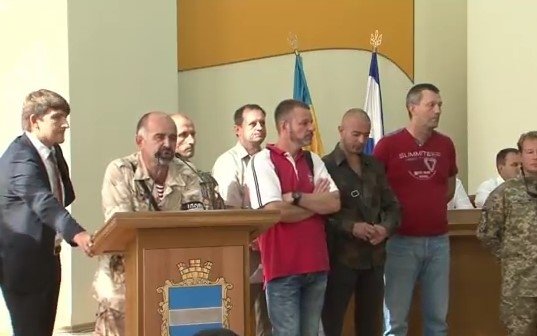 Сессия Кременчугского горсовета 30 августа: храм, Крым и горящие шины Сессия Кременчугского горсовета 30 августа: храм, Крым и горящие шины