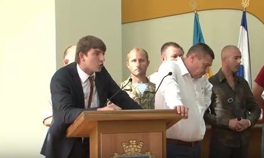 Сессия Кременчугского горсовета 30 августа: храм, Крым и горящие шины Сессия Кременчугского горсовета 30 августа: храм, Крым и горящие шины