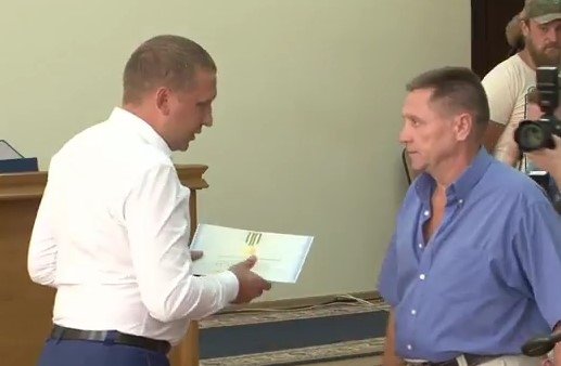 Сессия Кременчугского горсовета 30 августа: храм, Крым и горящие шины Сессия Кременчугского горсовета 30 августа: храм, Крым и горящие шины