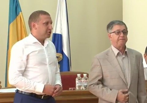 Сессия Кременчугского горсовета 30 августа: храм, Крым и горящие шины Сессия Кременчугского горсовета 30 августа: храм, Крым и горящие шины