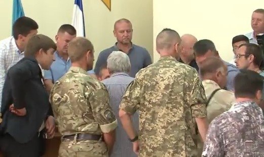 Сессия Кременчугского горсовета 30 августа: храм, Крым и горящие шины Сессия Кременчугского горсовета 30 августа: храм, Крым и горящие шины
