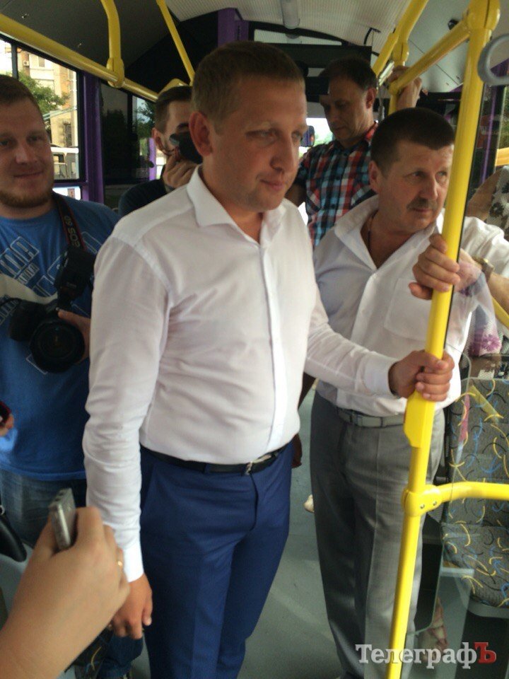 В Кременчуге на маршрут вышел любвеобильный троллейбус «цвета утренней зари» В Кременчуге на маршрут вышел любвеобильный троллейбус «цвета утренней зари»