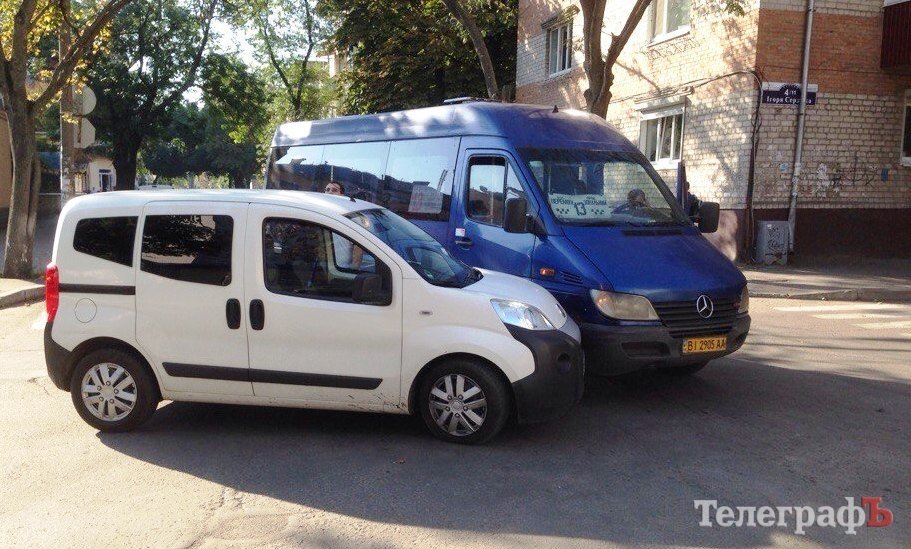 В центре Кременчуга в ДТП попала маршрутка №13 В центре Кременчуга в ДТП попала маршрутка №13