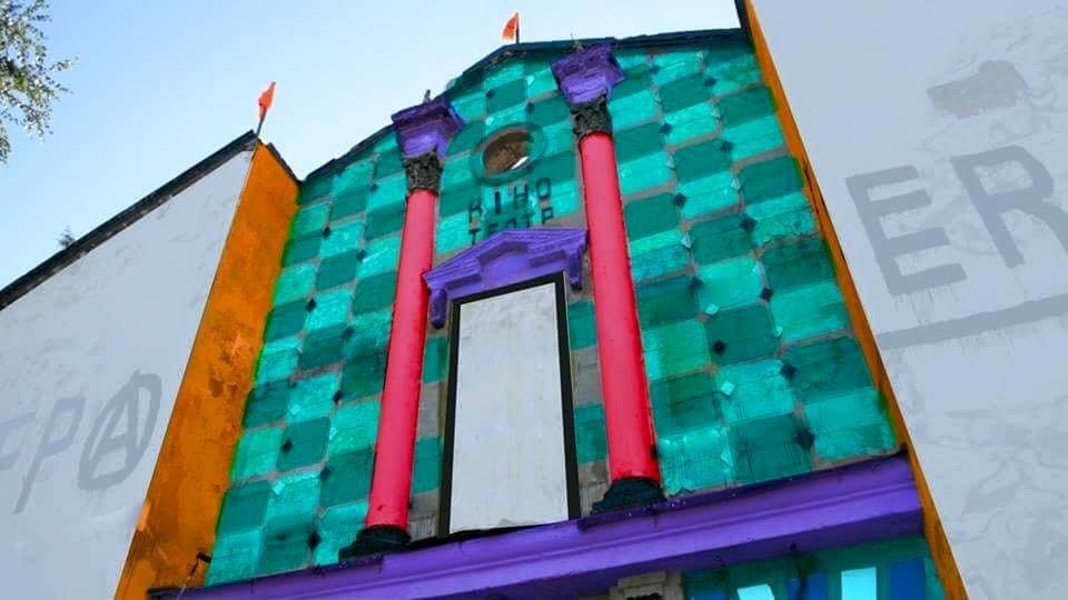 КрАЗозавр та Щука-козак «активізують простір» колишнього кінотеатру «Дніпро» у Кременчуці КрАЗозавр та Щука-козак «активізують простір» колишнього кінотеатру «Дніпро» у Кременчуці