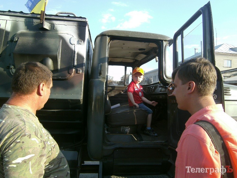 Броньований ЗІЛ від кременчужан передали батальйону «Київська Русь» Броньований ЗІЛ від кременчужан передали батальйону «Київська Русь»