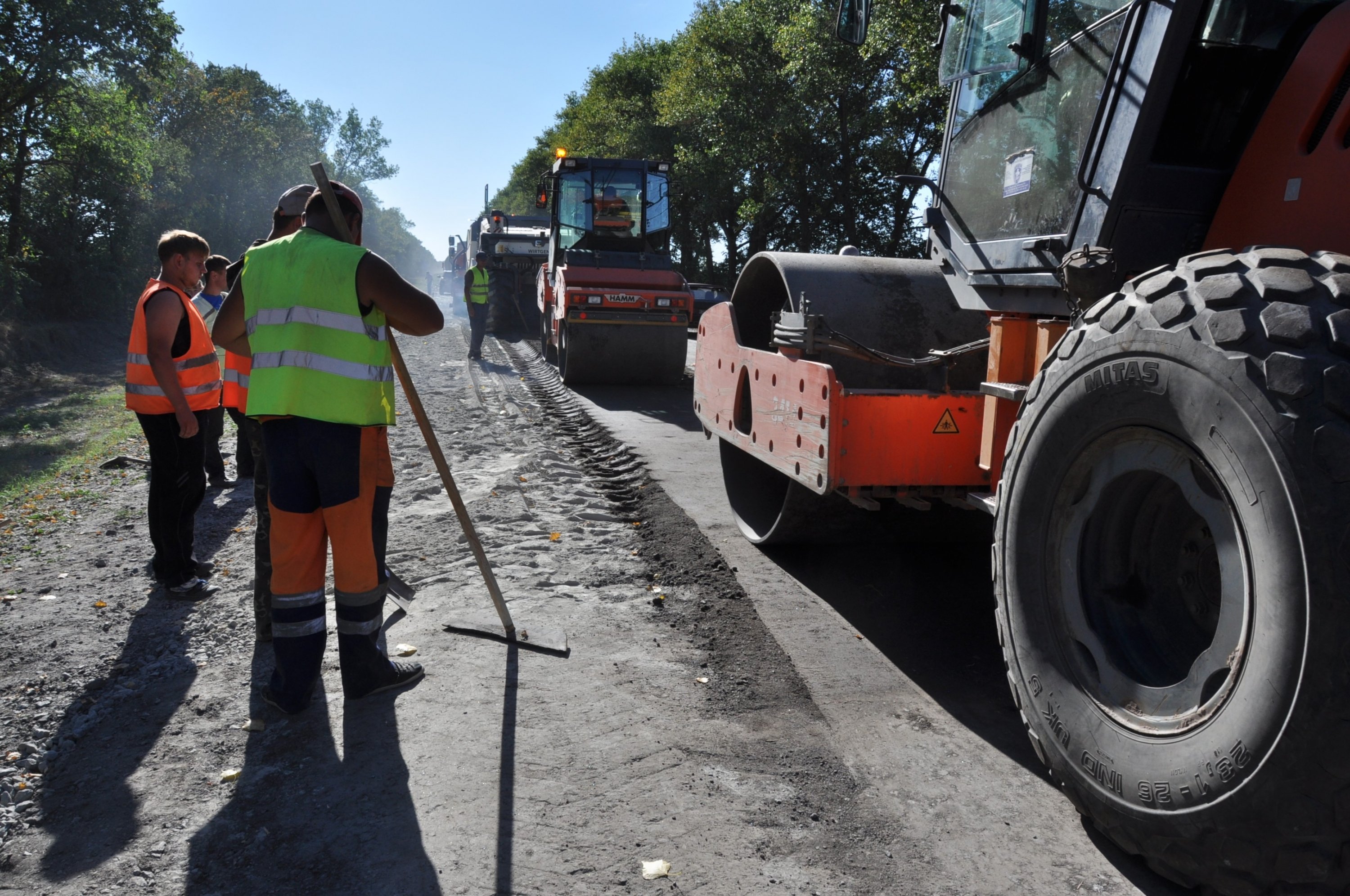 Трассе Полтава-Кременчуг-Александрия делают холодный ресайклинг Трассе Полтава-Кременчуг-Александрия делают холодный ресайклинг