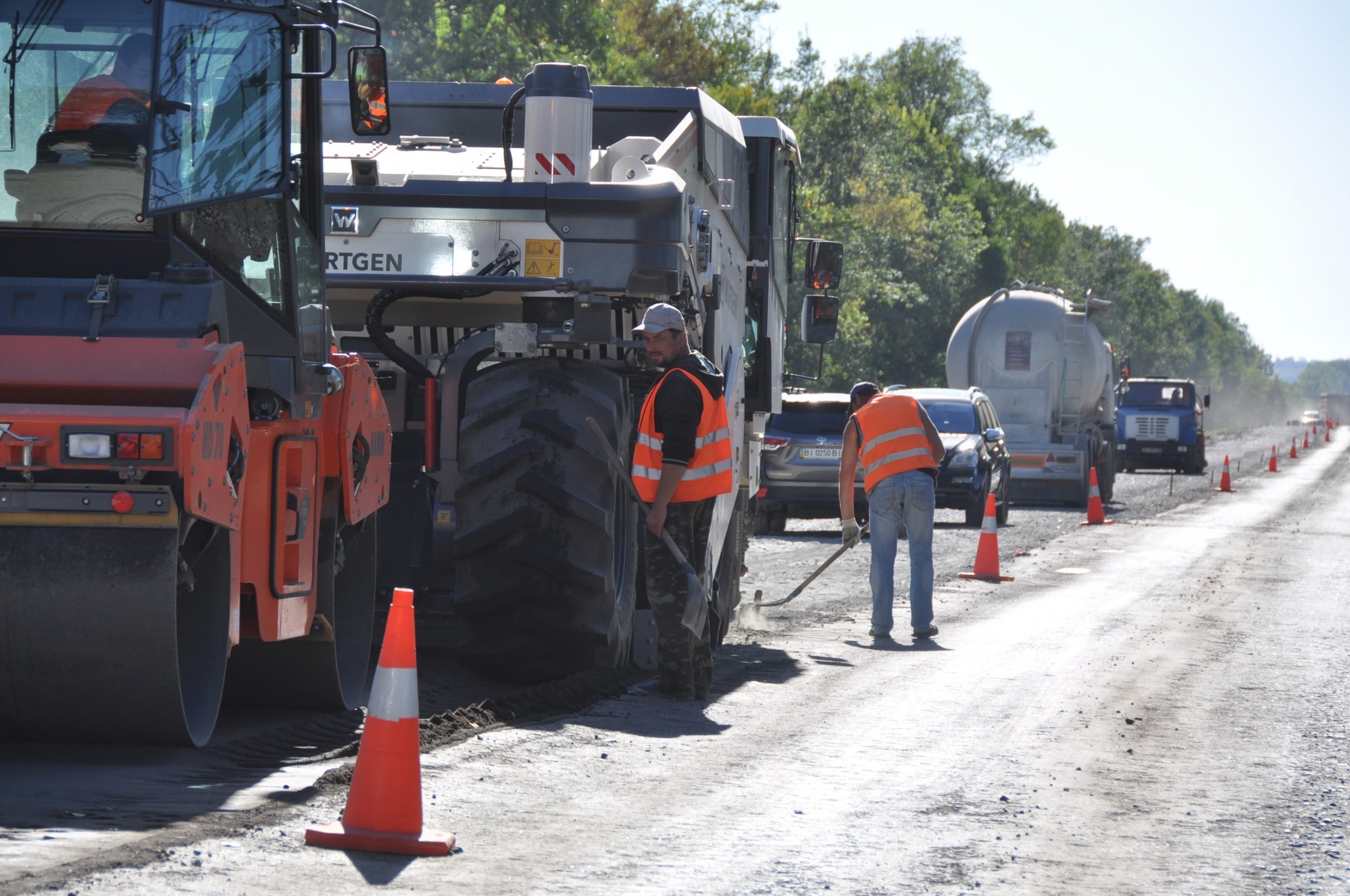 Трассе Полтава-Кременчуг-Александрия делают холодный ресайклинг Трассе Полтава-Кременчуг-Александрия делают холодный ресайклинг