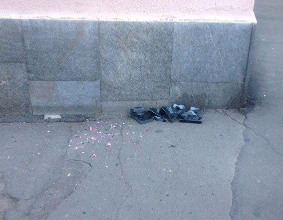 Вандалы в Полтаве за ночь разбили 5 мемориальных досок погибшим АТОшникам Вандалы в Полтаве за ночь разбили 5 мемориальных досок погибшим АТОшникам